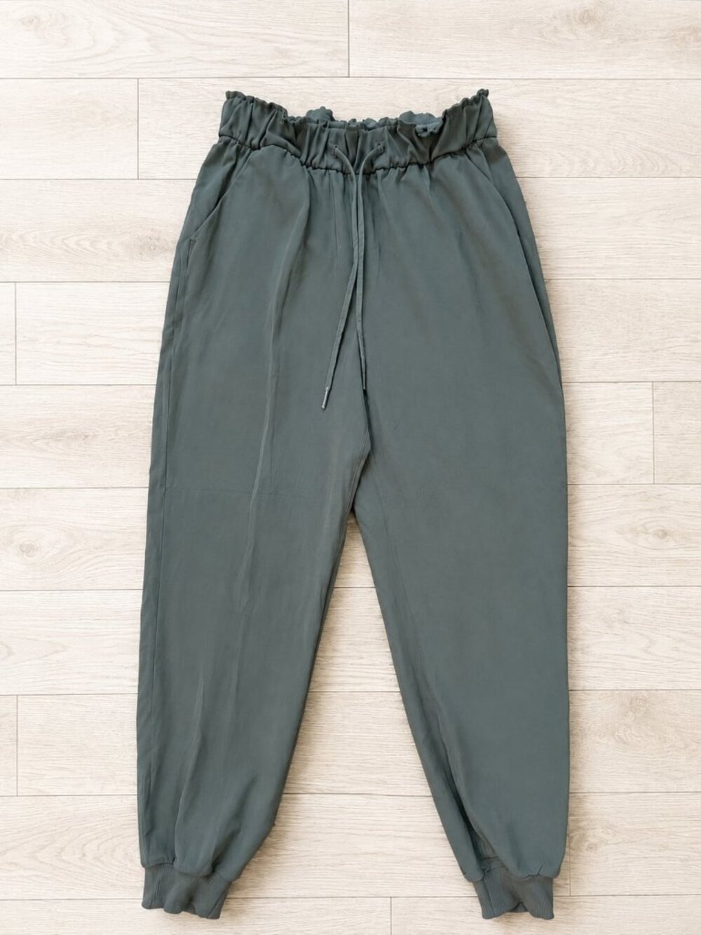 lululemon On the Fly Jogger 28" Grey Sage Size 4